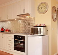 Secret Cottage - Accommodation Redcliffe