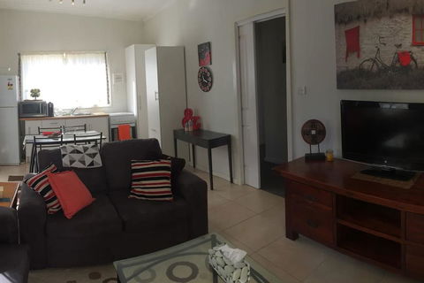 Self-contained Private 2 Bedroom Apartment - Accommodation Redcliffe 1