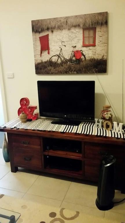 Self-contained Private 2 Bedroom Apartment - Accommodation Redcliffe 3