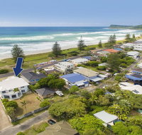Serendipity - Large Family Home - Accommodation Redcliffe