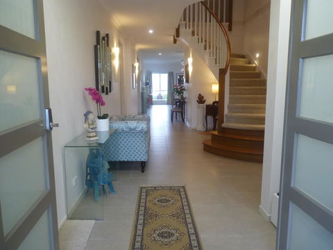 Serenity On The Lake - Maroochydore - Accommodation Redcliffe 2