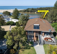 Seven Smiles - riverside location and ocean views - Accommodation Redcliffe