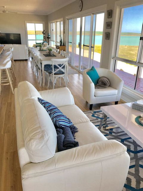Shades Of Blue Eco Retreat - Accommodation Redcliffe 3