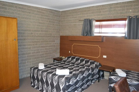 Shamrock Hotel Motel Balranald - Accommodation Redcliffe 2