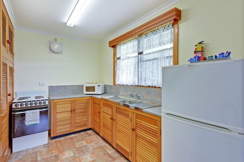Sharonlee Strahan Villas - Accommodation Redcliffe 2