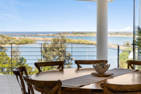 Shawhaven - Accommodation Redcliffe 1