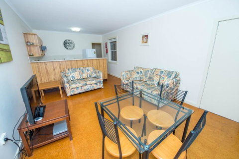 Shoal Bay Avenue, Unit 2/7 - Accommodation Redcliffe 3