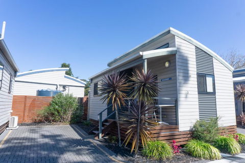 Shoal Bay Holiday Park - Accommodation Redcliffe 2