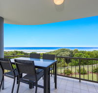 Shoreline Six With Ocean Views To See The Whales - Accommodation Redcliffe