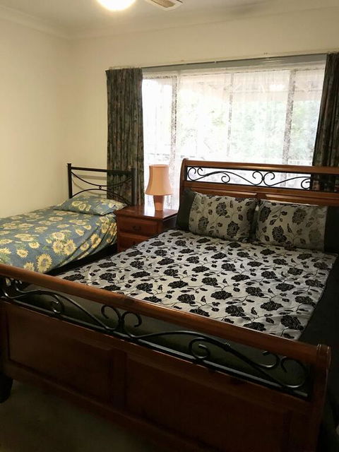 Short Stays At Janines - Accommodation Redcliffe 3