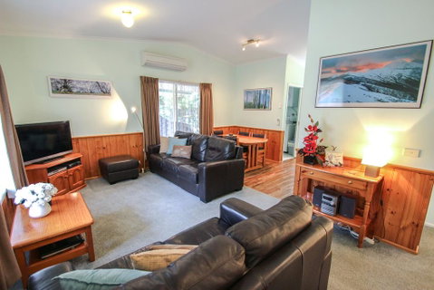 Silver Birches Holiday Unit 3 - Accommodation Redcliffe 0