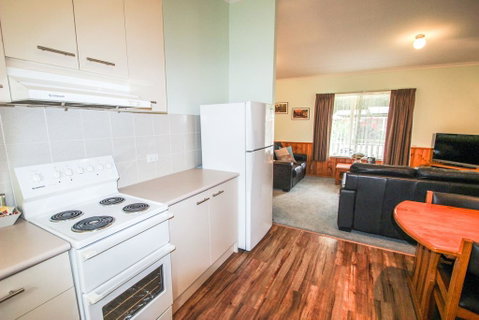 Silver Birches Holiday Unit 3 - Accommodation Redcliffe 2