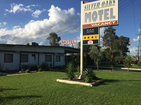 Silver Oaks Motel - Accommodation Redcliffe 2