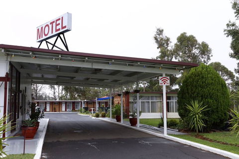 Silver Oaks Motel - Accommodation Redcliffe 1