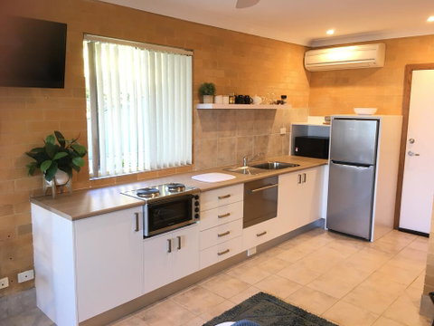 SilverWaters Waterfront Accommodation - Accommodation Redcliffe 2