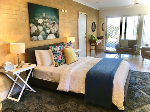 SilverWaters Waterfront Accommodation - Accommodation Redcliffe 0
