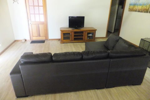 Simo's Place - Accommodation Redcliffe 0