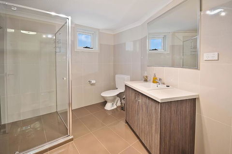 Single Room W/ Private Bathroom In Brunswick! - Accommodation Redcliffe 2