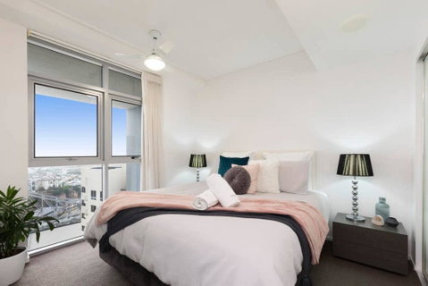 SK1 - Spotless 2BR SkyHome Long Stays Welcome - Accommodation Redcliffe 2