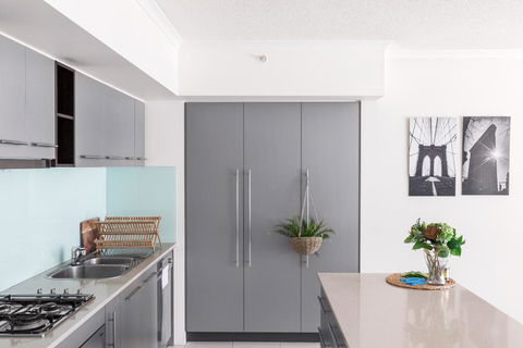 Sky River CBD Apartment - Accommodation Redcliffe 2