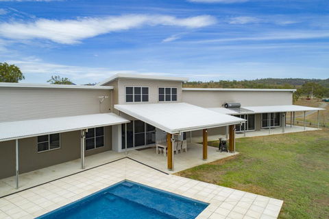 Skyline Farm House - Accommodation Redcliffe 0