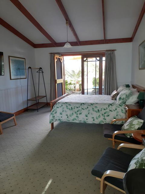 Sleepy Hollow Hideout (Hidout 2) - Accommodation Redcliffe 2
