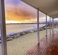 Smart Beach House  Pelican Point - Accommodation Redcliffe