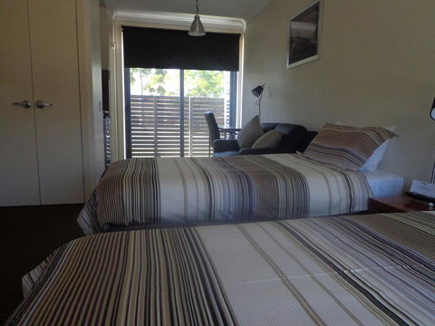 Smart Stayzzz Inns - Accommodation Redcliffe 1