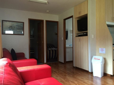 Smugglers Cove Holiday Village - Accommodation Redcliffe 2