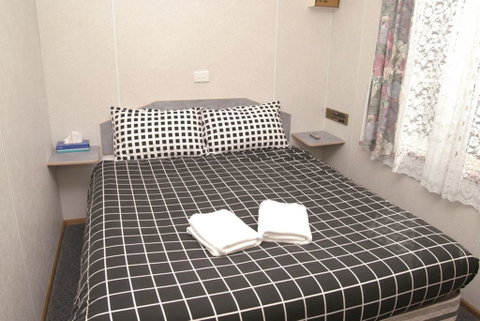Smugglers Cove Holiday Village - Accommodation Redcliffe 3