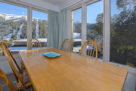 Snowman 8 - Accommodation Redcliffe 1