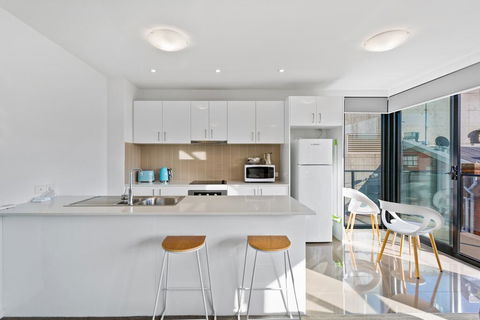 Soho 203 - Accommodation Redcliffe 2