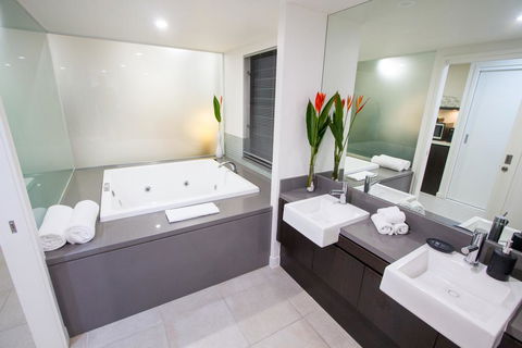 Solitudes Studio @ Sea Temple - Accommodation Redcliffe 2