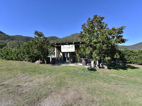 Somerville Wines Farmstay In Broke, Super Cute House On Working Farm. Walk For Miles. - Accommodation Redcliffe 1