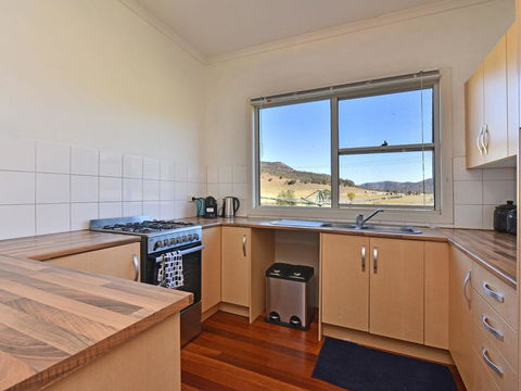 Somerville Wines Farmstay In Broke, Super Cute House On Working Farm. Walk For Miles. - Accommodation Redcliffe 2