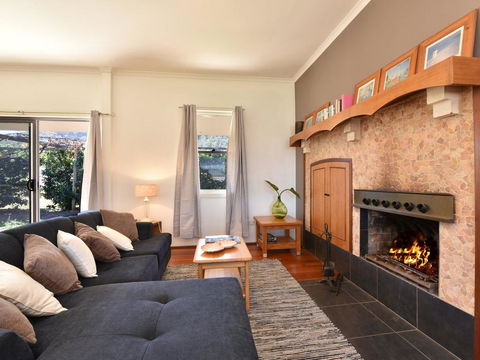 Somerville Wines Farmstay In Broke, Super Cute House On Working Farm. Walk For Miles. - Accommodation Redcliffe 0