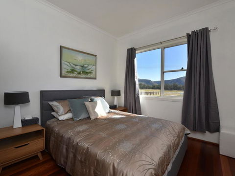 Somerville Wines Farmstay In Broke, Super Cute House On Working Farm. Walk For Miles. - Accommodation Redcliffe 3