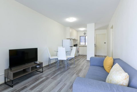 South Perth Perfect Location Free WIFI & Parking - Accommodation Redcliffe 1