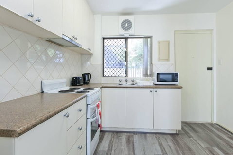 South Perth Perfect Location Free WIFI & Parking - Accommodation Redcliffe 2