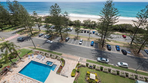 Southern Cross Beachfront Holiday Apartments - Accommodation Redcliffe 1