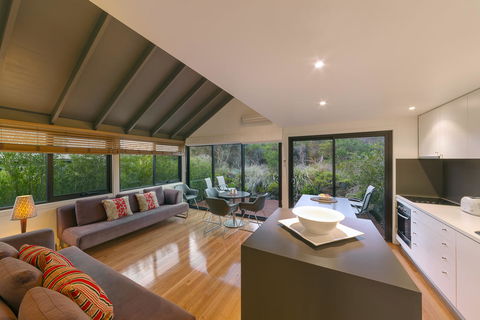 Southern Ocean Villas - Accommodation Redcliffe 0