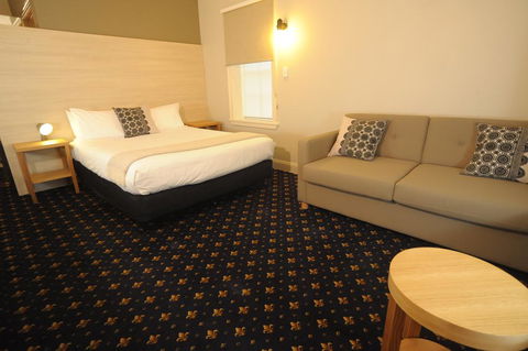 Sovereign Hill Hotel - Accommodation Redcliffe 2