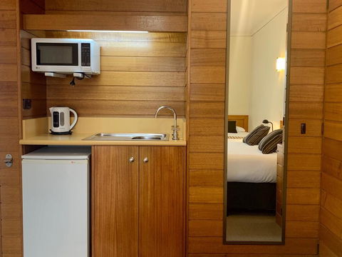 Sovereign Park Motor Inn - Accommodation Redcliffe 2
