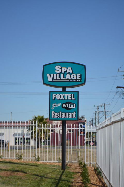 Spa Village Travel Inn - Accommodation Redcliffe 3