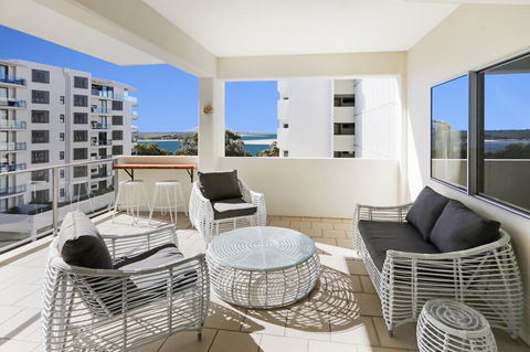 Space Holiday Apartments - Accommodation Redcliffe 1