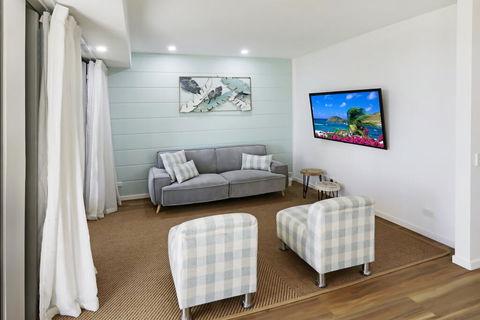 Space Holiday Apartments - Accommodation Redcliffe 2