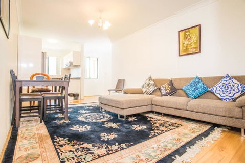 Spacious & Cozy APT@Heart Of Redfern Closes To CBD - Accommodation Redcliffe 0