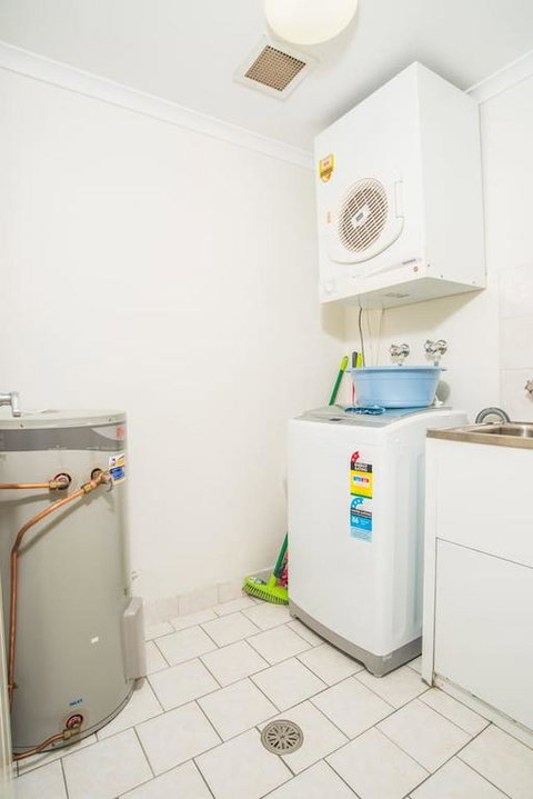 Spacious & Cozy APT@Heart Of Redfern Closes To CBD - Accommodation Redcliffe 3