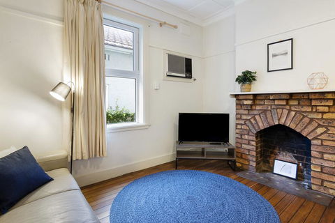 Spacious & Relaxed 4 Bed House - Pets Welcome - Accommodation Redcliffe 3