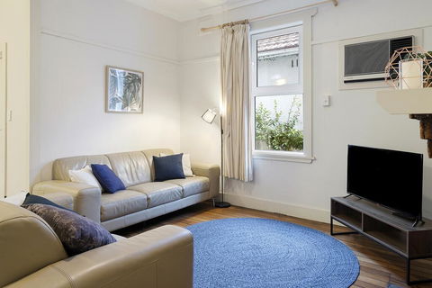 Spacious & Relaxed 4 Bed House - Pets Welcome - Accommodation Redcliffe 2
